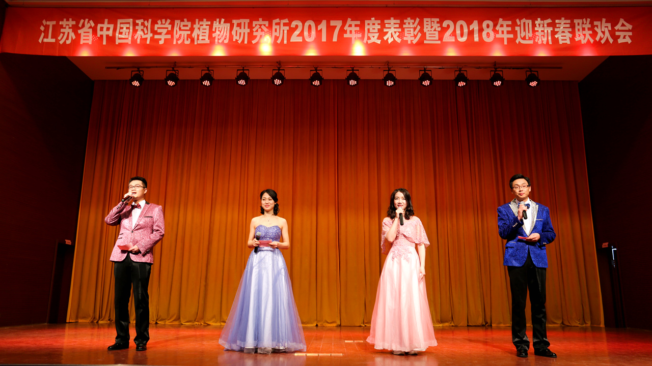 青春靓丽的节目主持人.jpg 青春靓丽的节目主持人.jpg