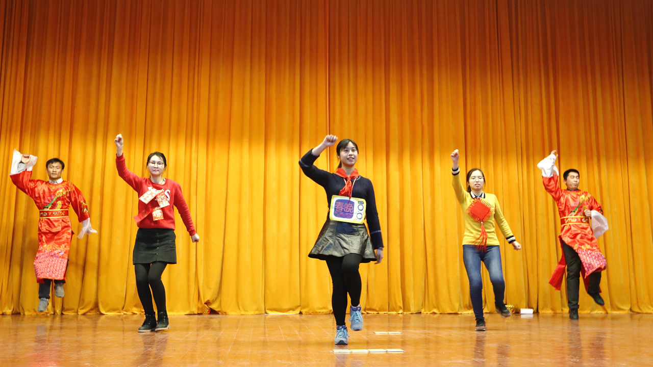 舞蹈新年快乐.jpg 舞蹈新年快乐.jpg