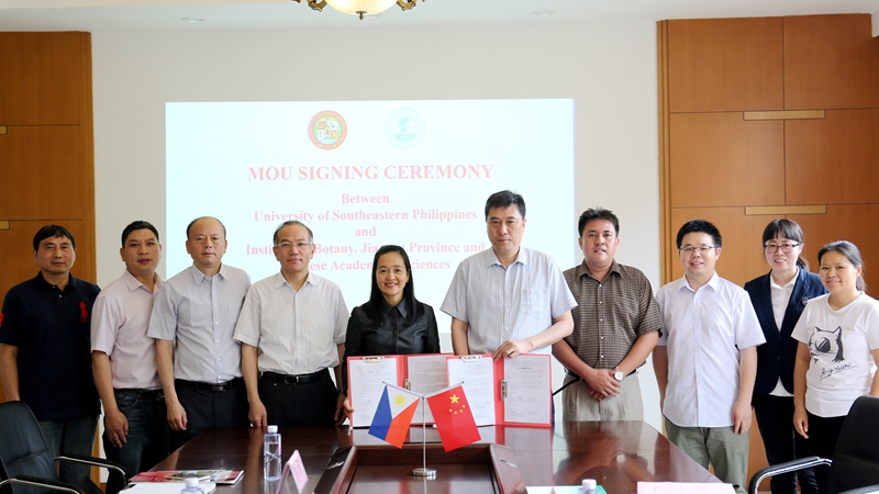 签约仪式 合影_副本.jpg 签约仪式 合影_副本.jpg