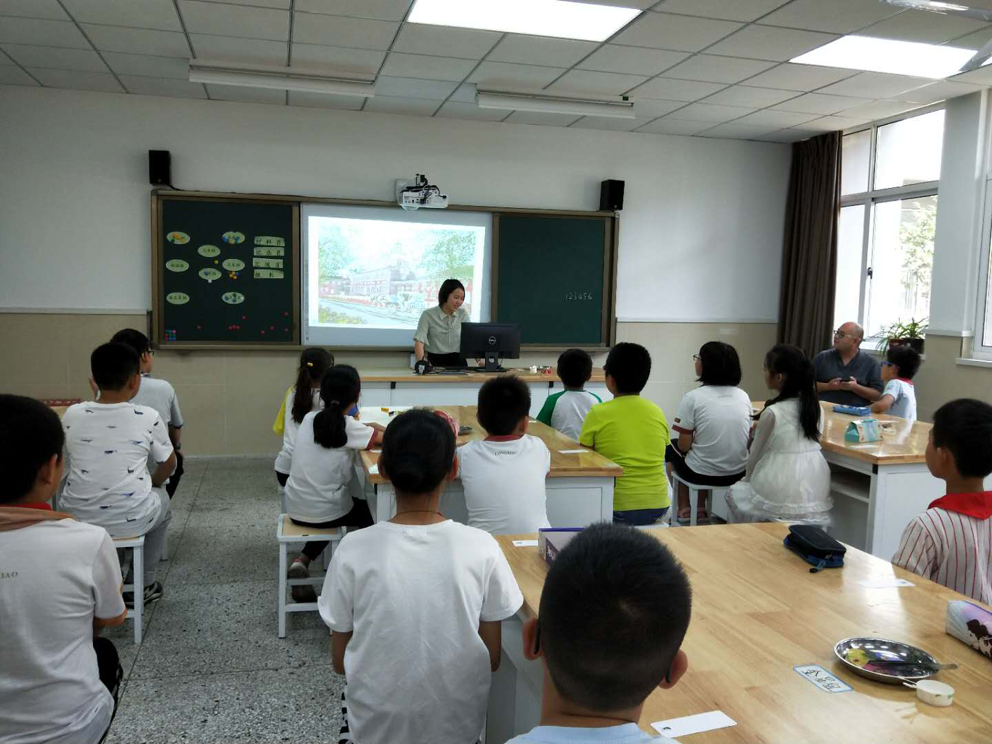 永盈彩票科普人员赴龙潭中心小学开展科普活动