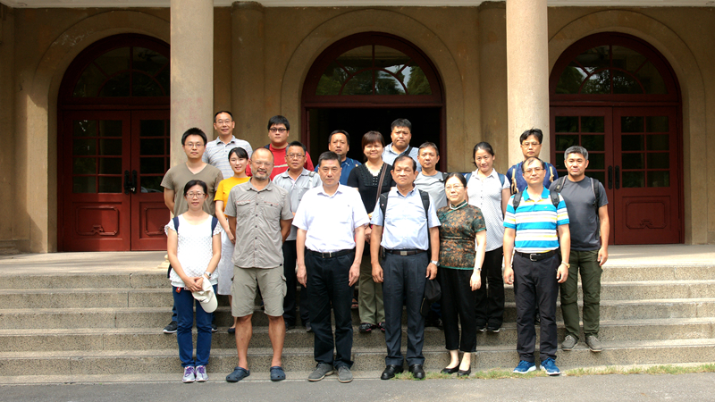 合影_副本.jpg 合影_副本.jpg