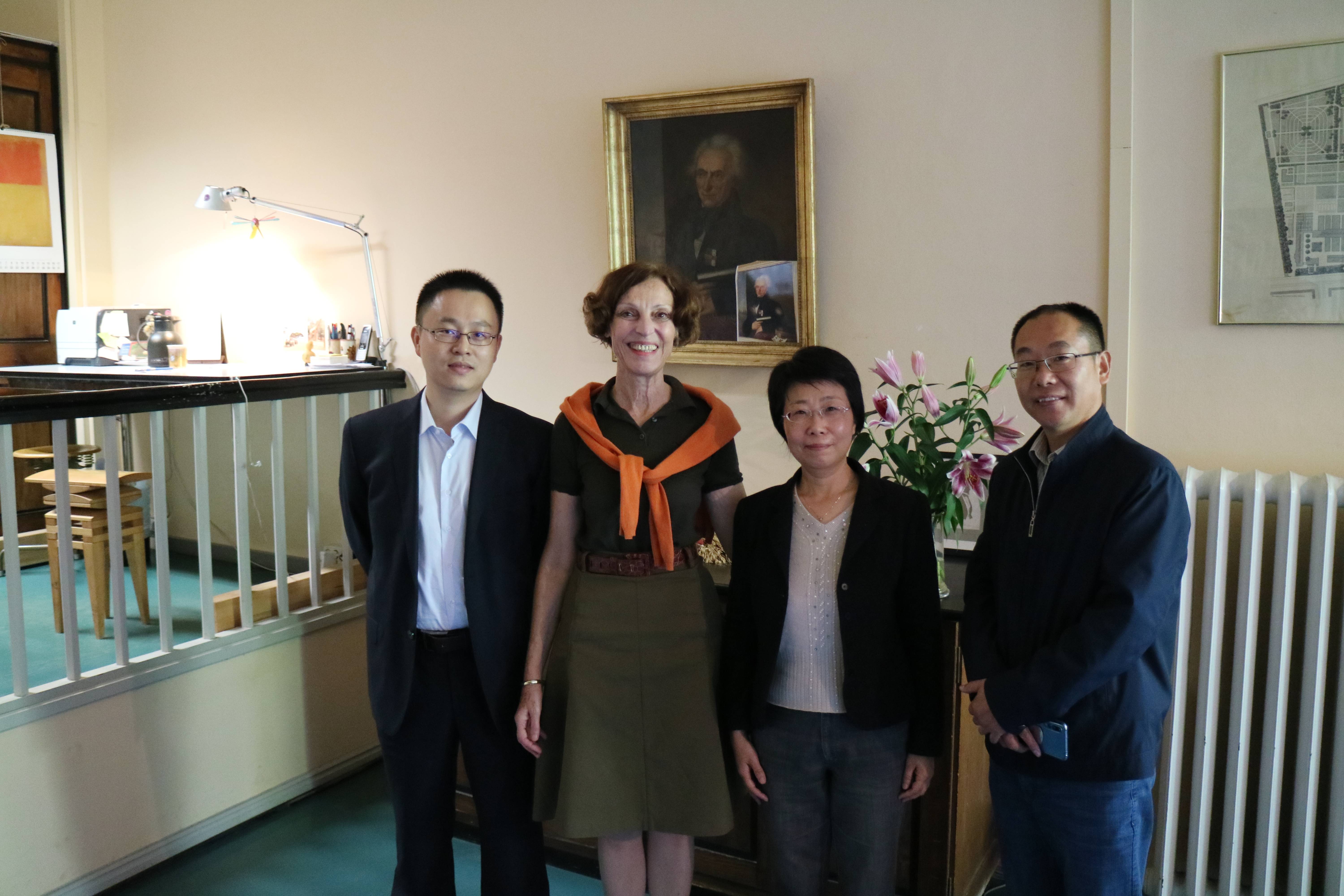 与慕尼黑植物园主任合影.jpg 与慕尼黑植物园主任合影.jpg