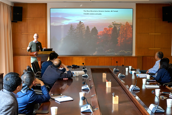 澳大利亚悉尼皇家植物园主任Brett Summerell教授来永盈彩票作专题报告