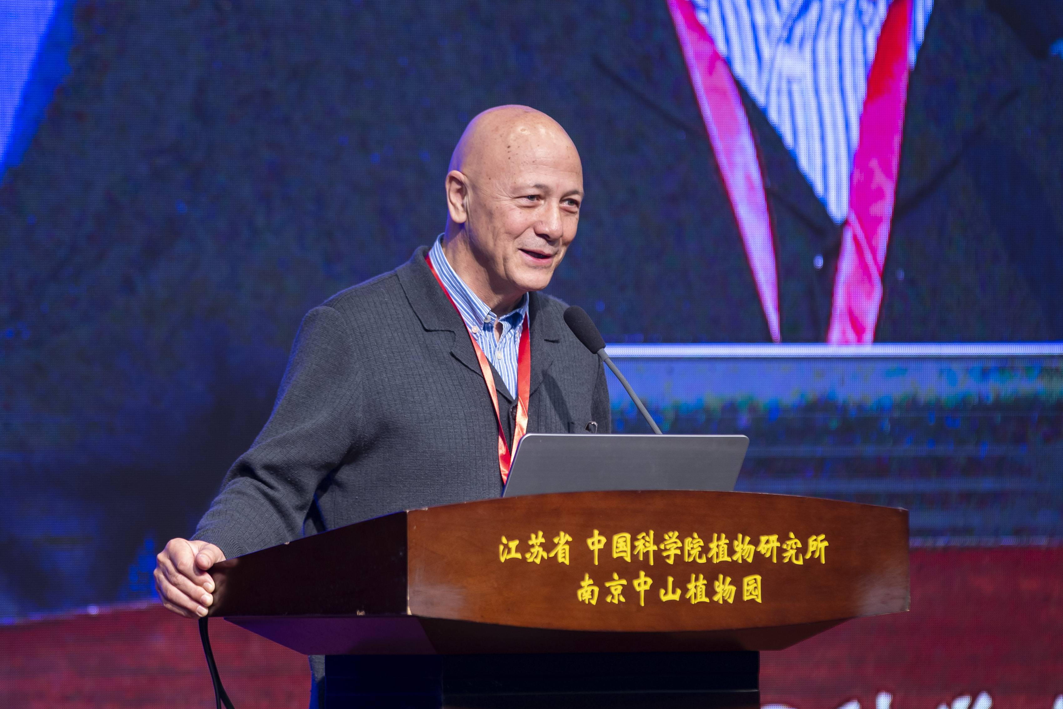 西班牙马德里皇家植物园Esteban Manrique主任致辞.jpg 西班牙马德里皇家植物园Esteban Manrique主任致辞.jpg