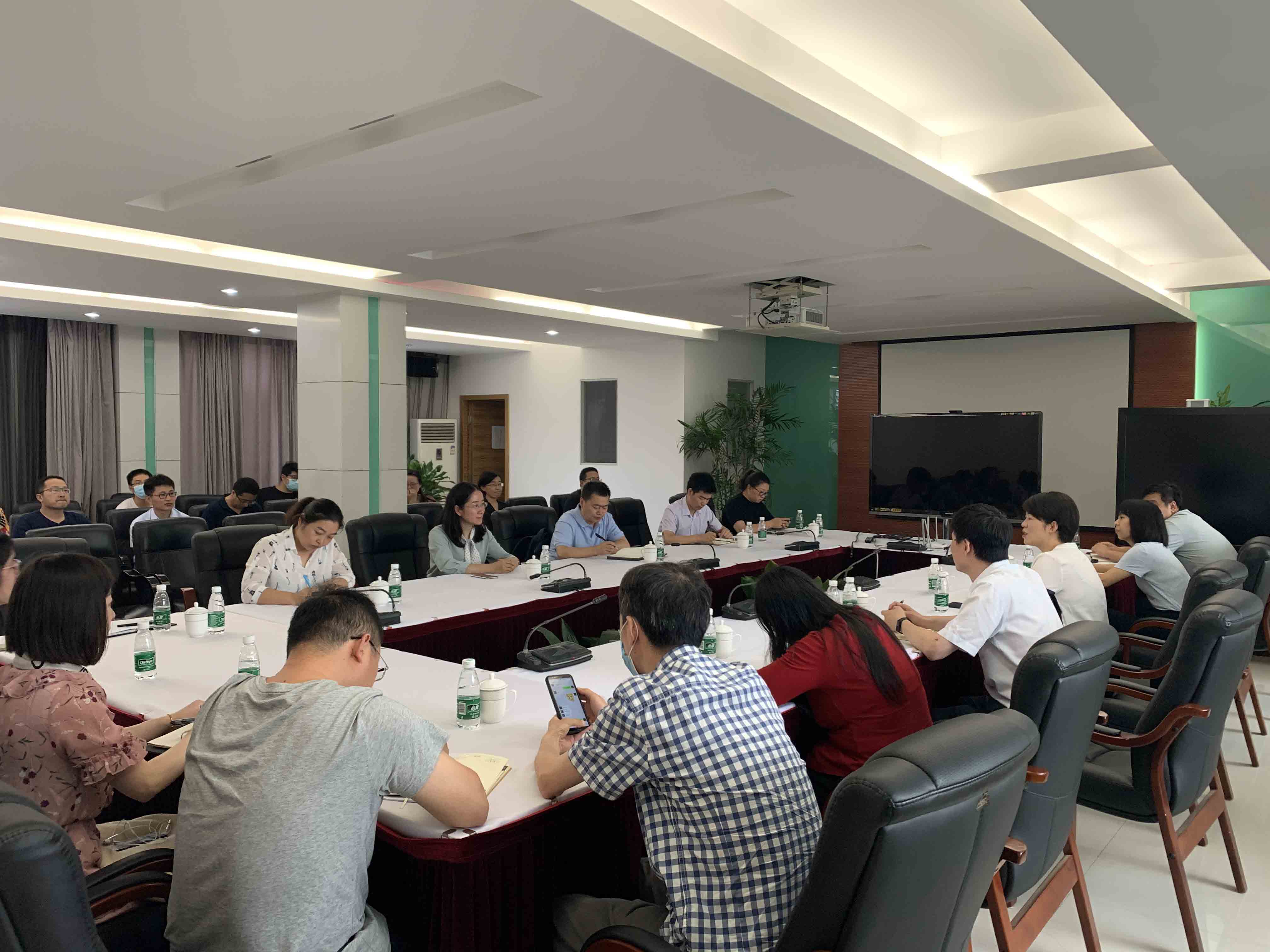 我所科研人员应邀前往生态环境部南京环境科学研究所进行学术交流