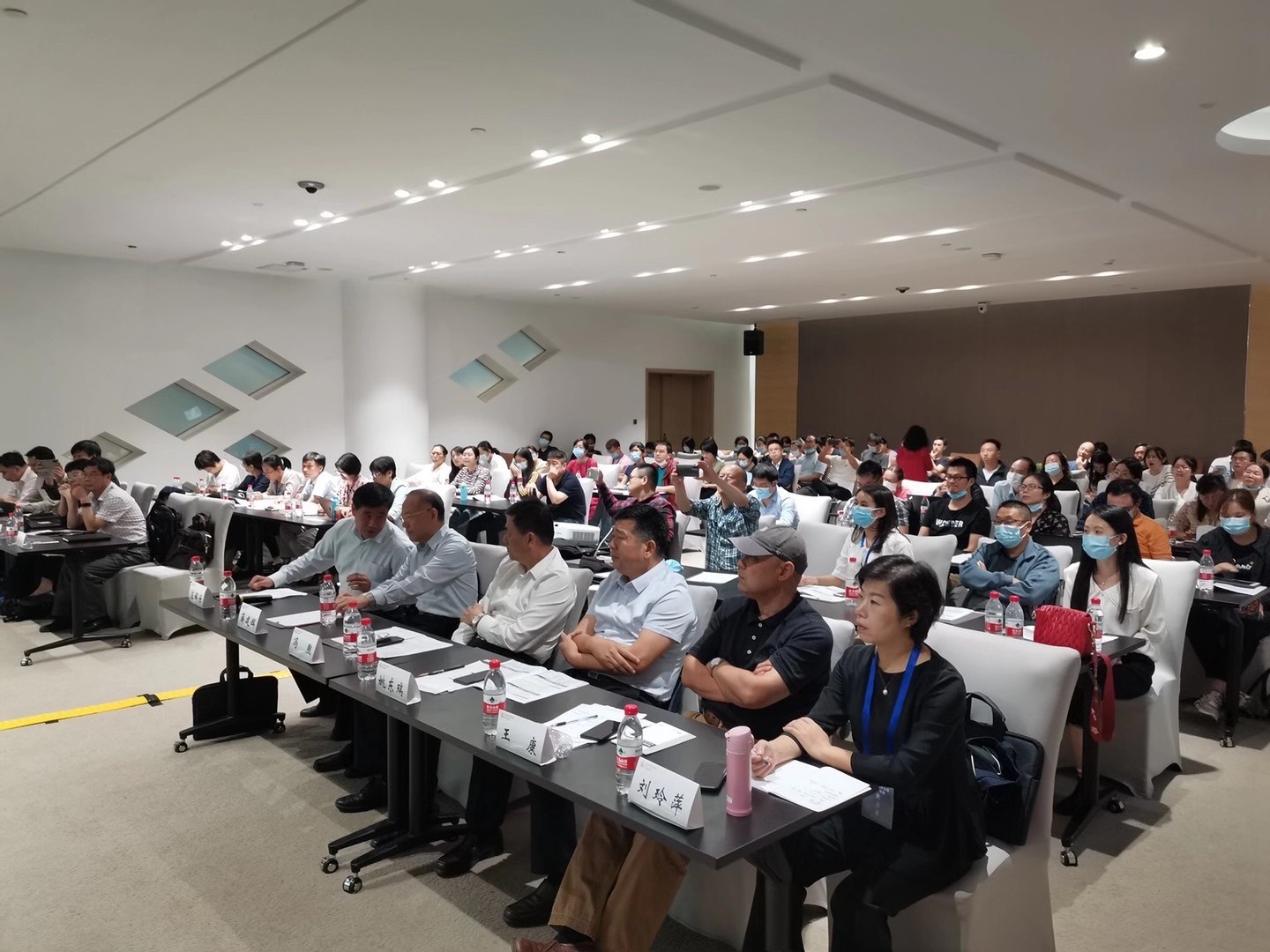 论坛现场.jpg
