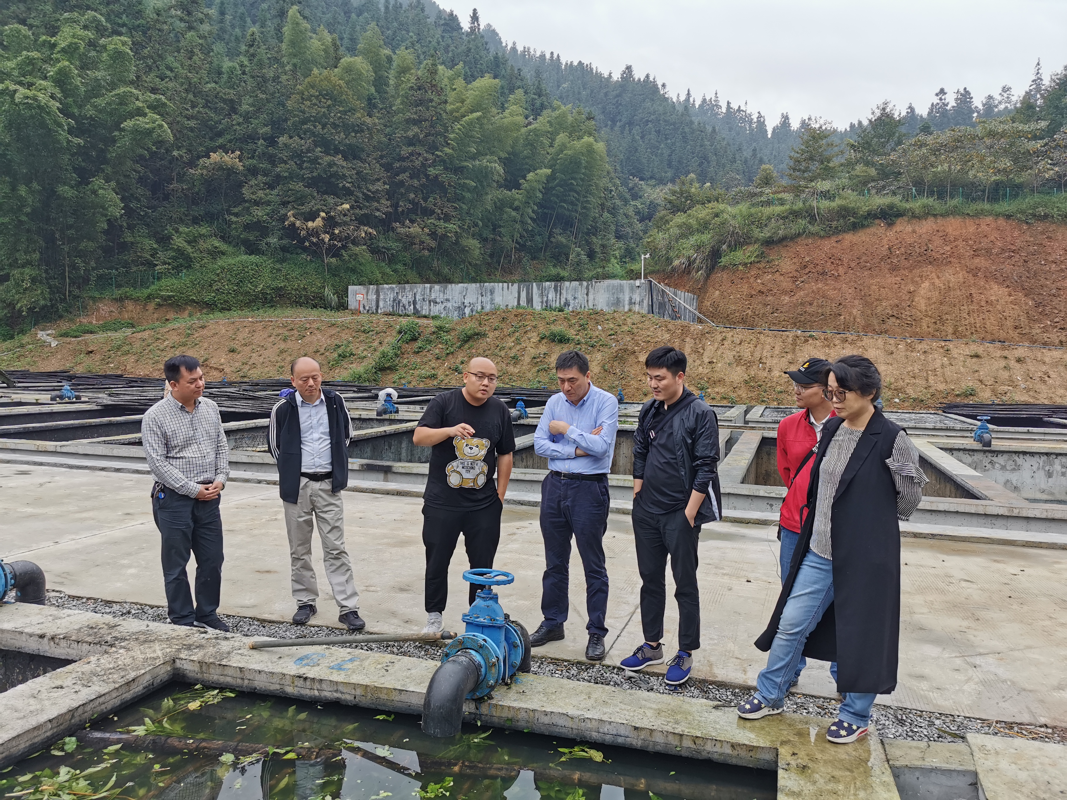 图2 考察靛膏加工厂