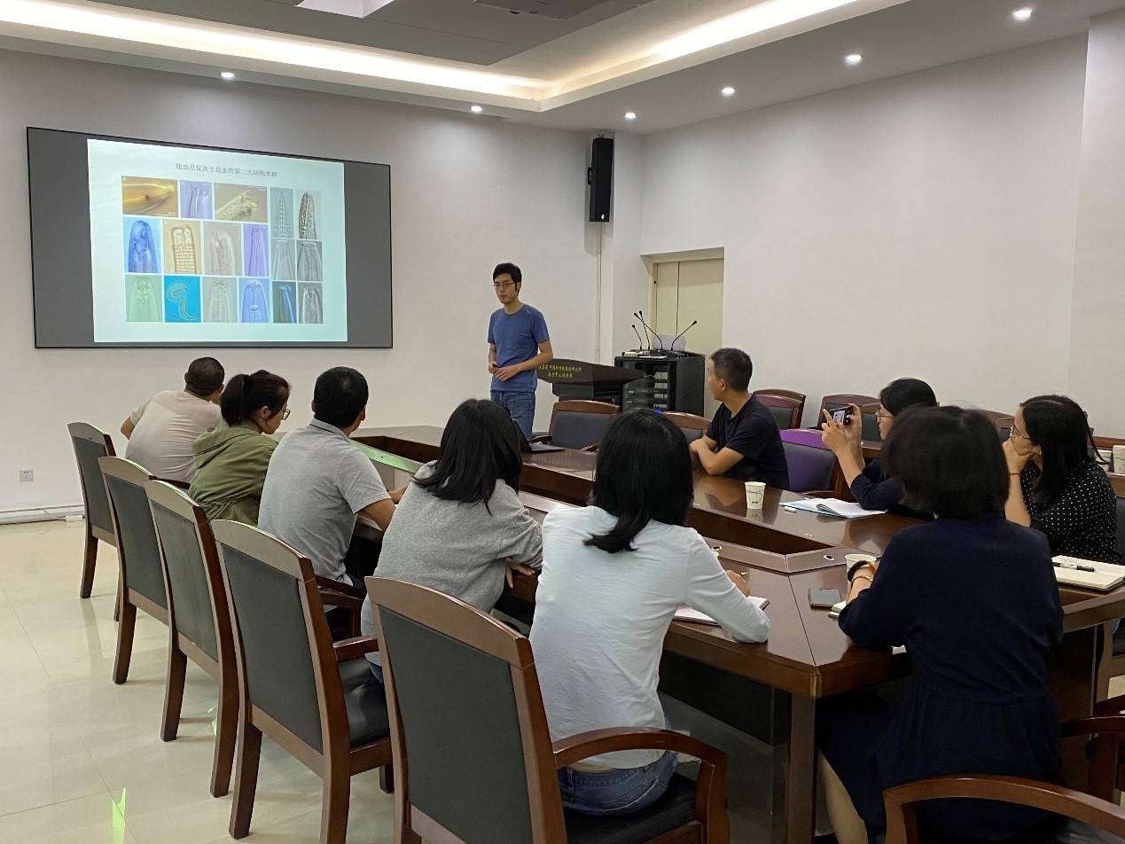 果树研究中心举办学术报告会