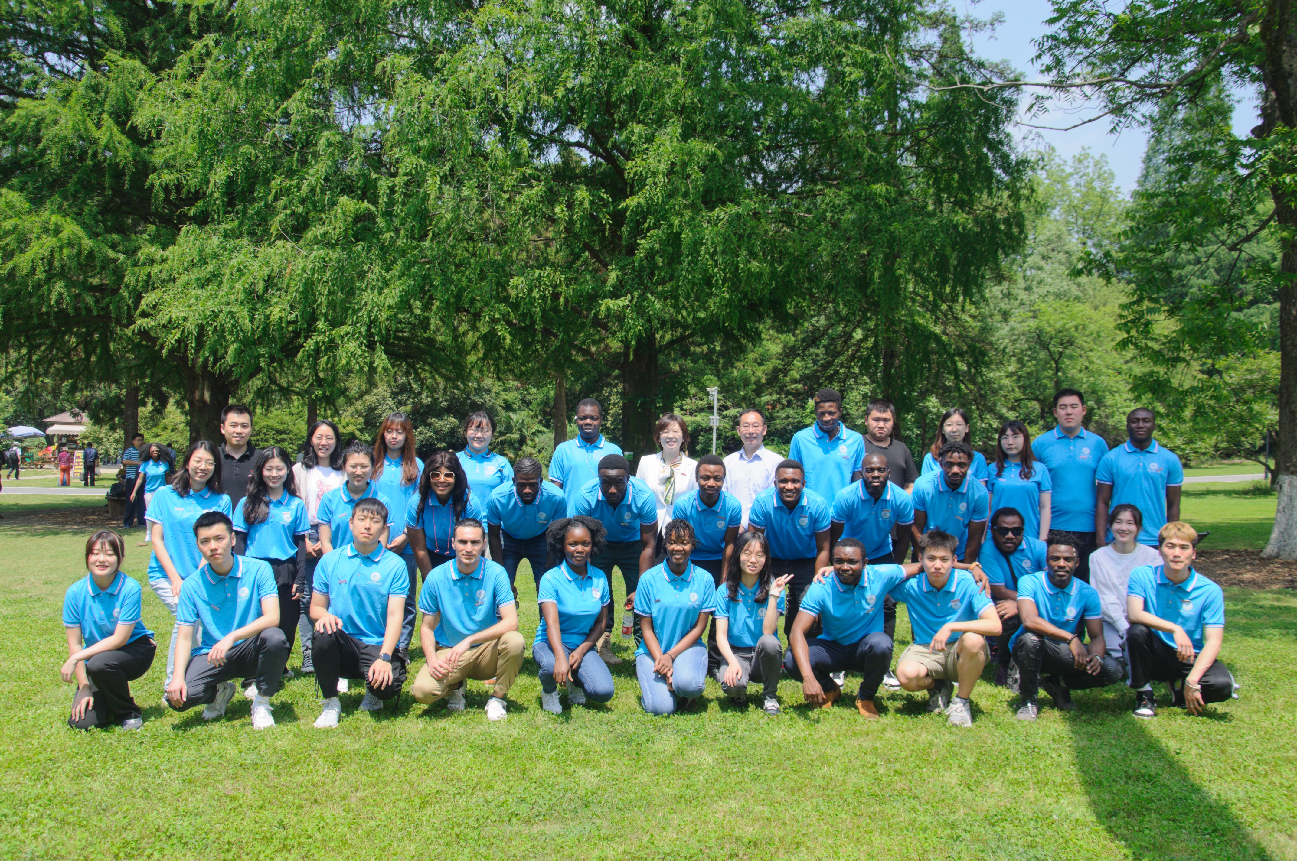 永盈彩票举办中外学子认养水杉活动