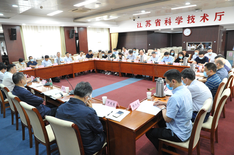 我所青年人才在省科技厅留学归国人员座谈会上作交流发言