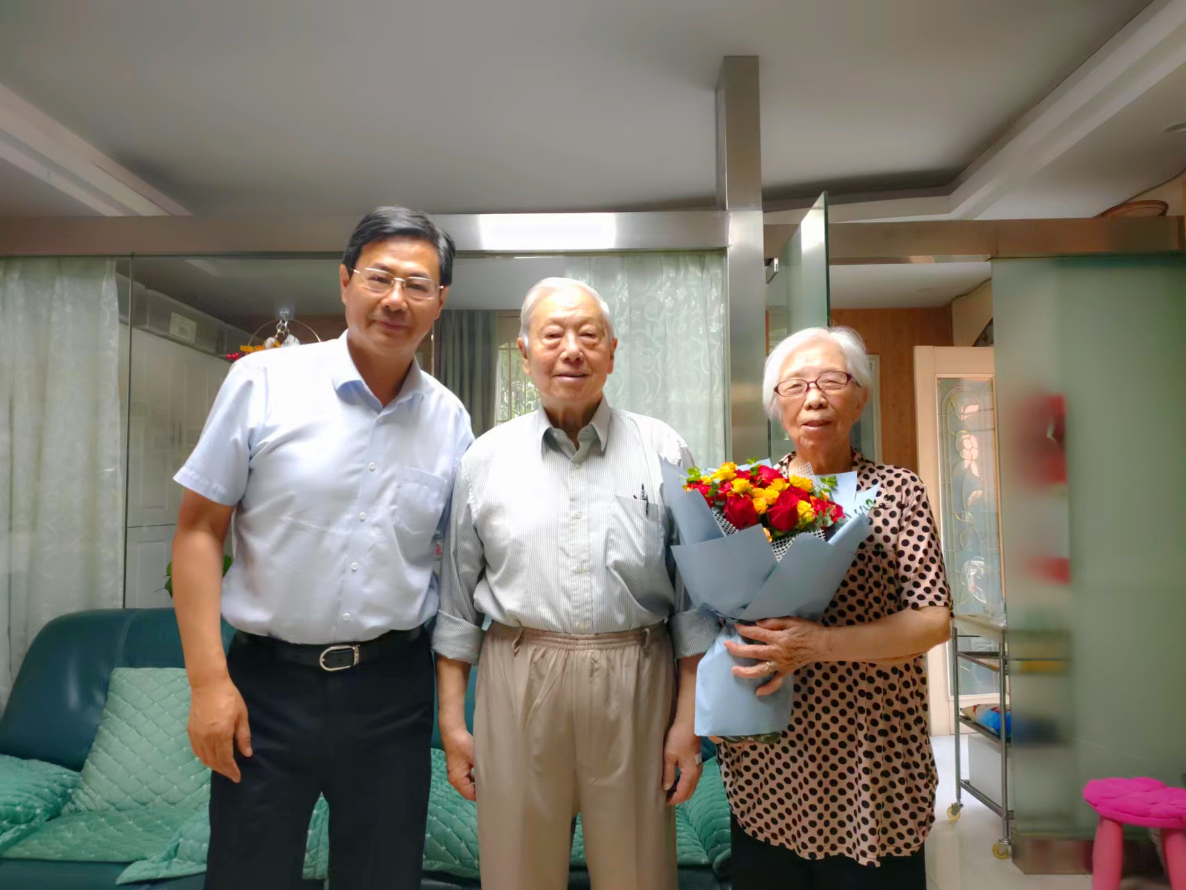 所党委领导&ldquo;七一&rdquo;走访慰问老党员