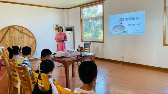 果树研究中心经果组举办薄壳山核桃采摘社会实践活动