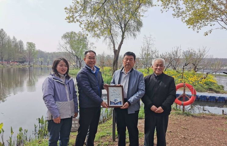 三只乌嘴凤头白鸭&ldquo;落户&rdquo;（所）园