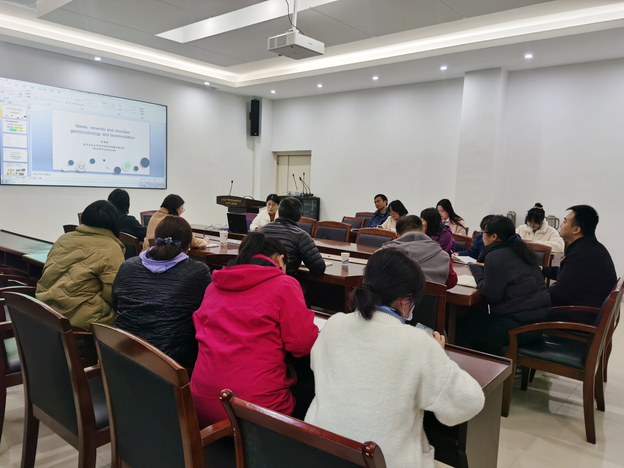 果树研究中心成功举办学术报告研讨会