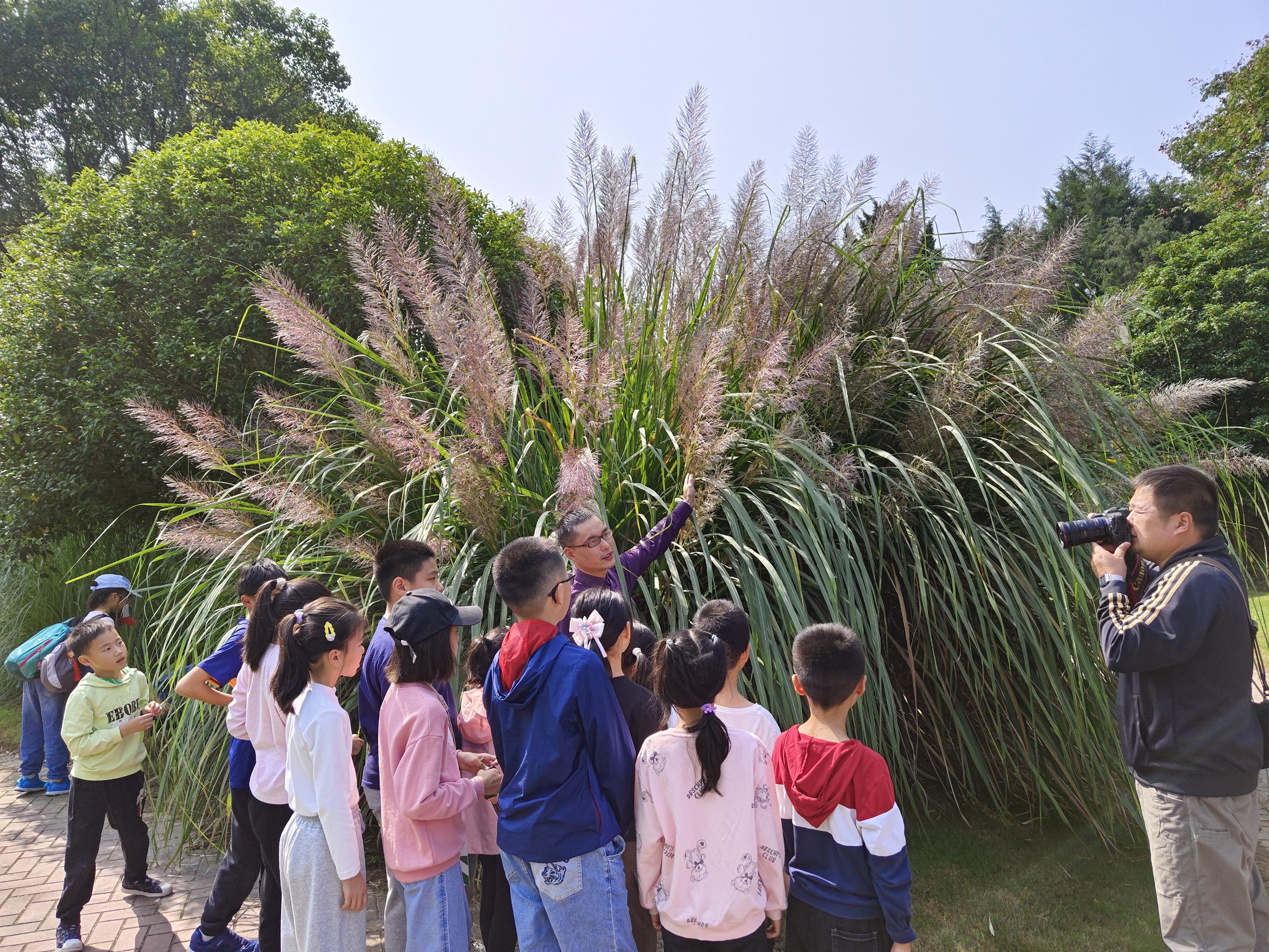 永盈彩票成功举办&ldquo;走近小小草&rdquo; 主题科普活动