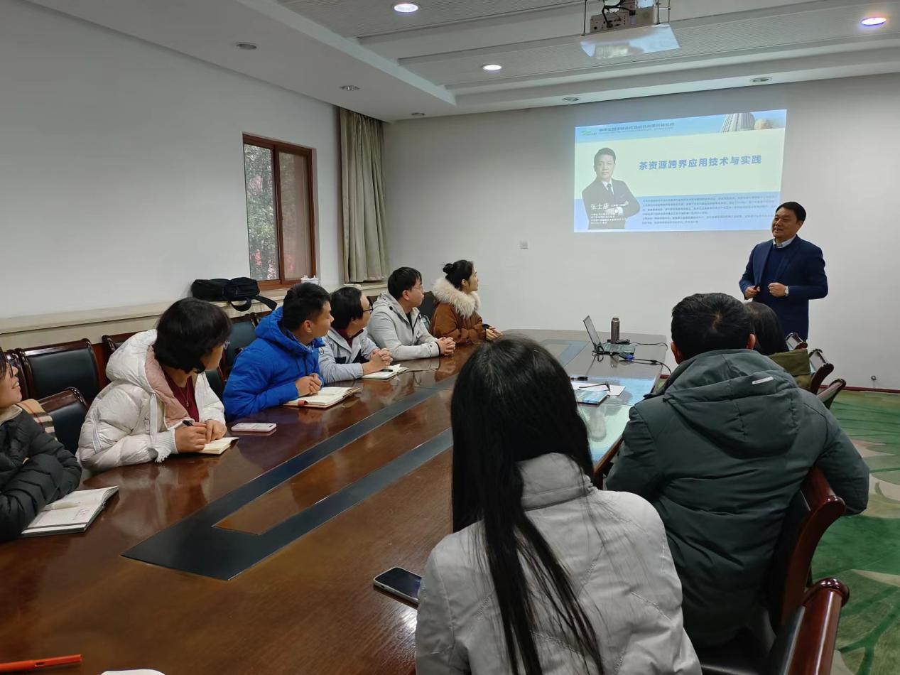 观赏植物研究中心成功举办学术报告会