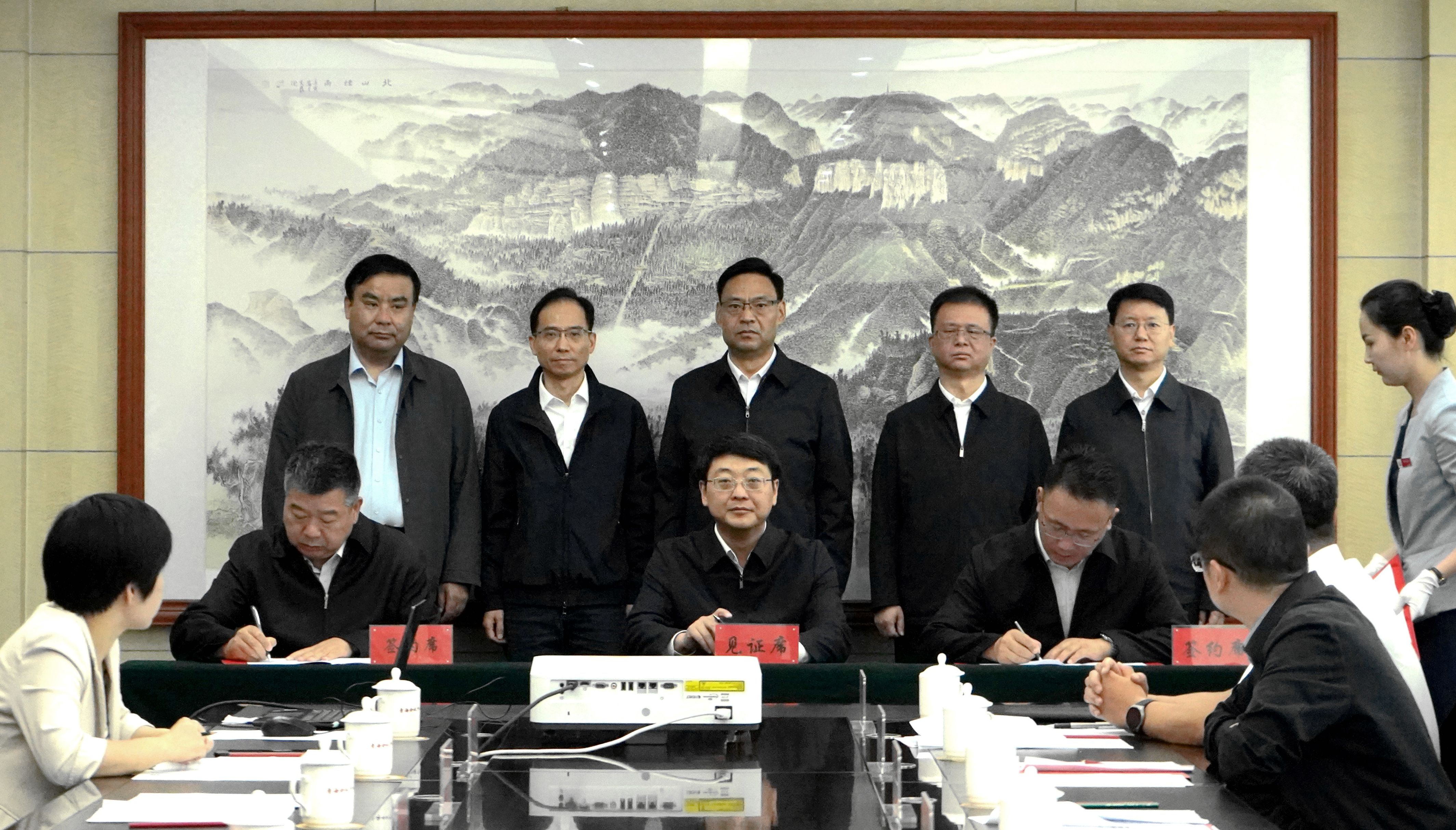 西宁高原沙棘研究院-签约.jpg 西宁高原沙棘研究院-签约.jpg