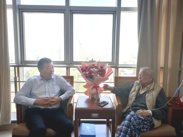 所领导国庆期间走访慰问老干部、老党员