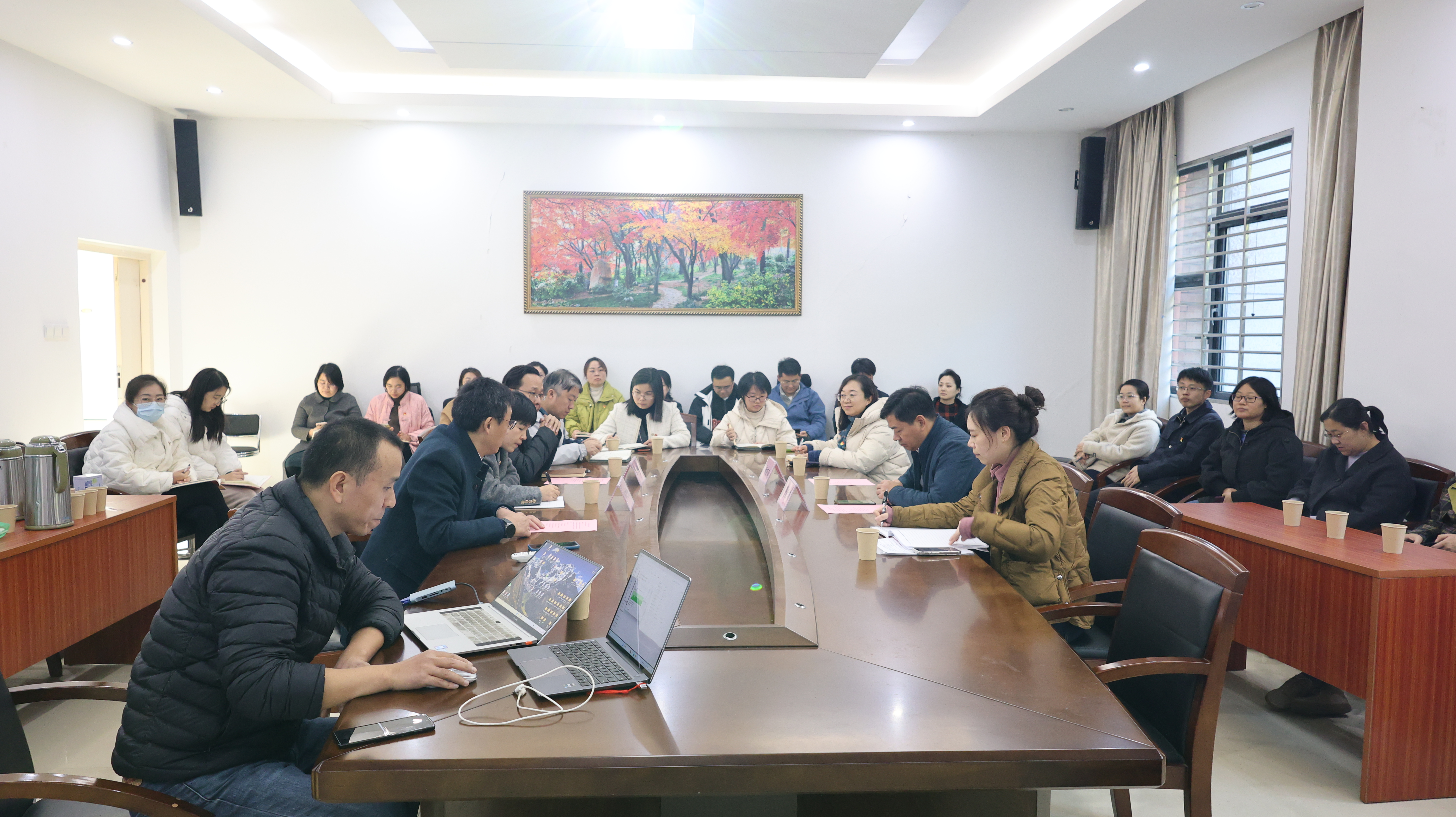 座谈交流.jpg 座谈交流.jpg