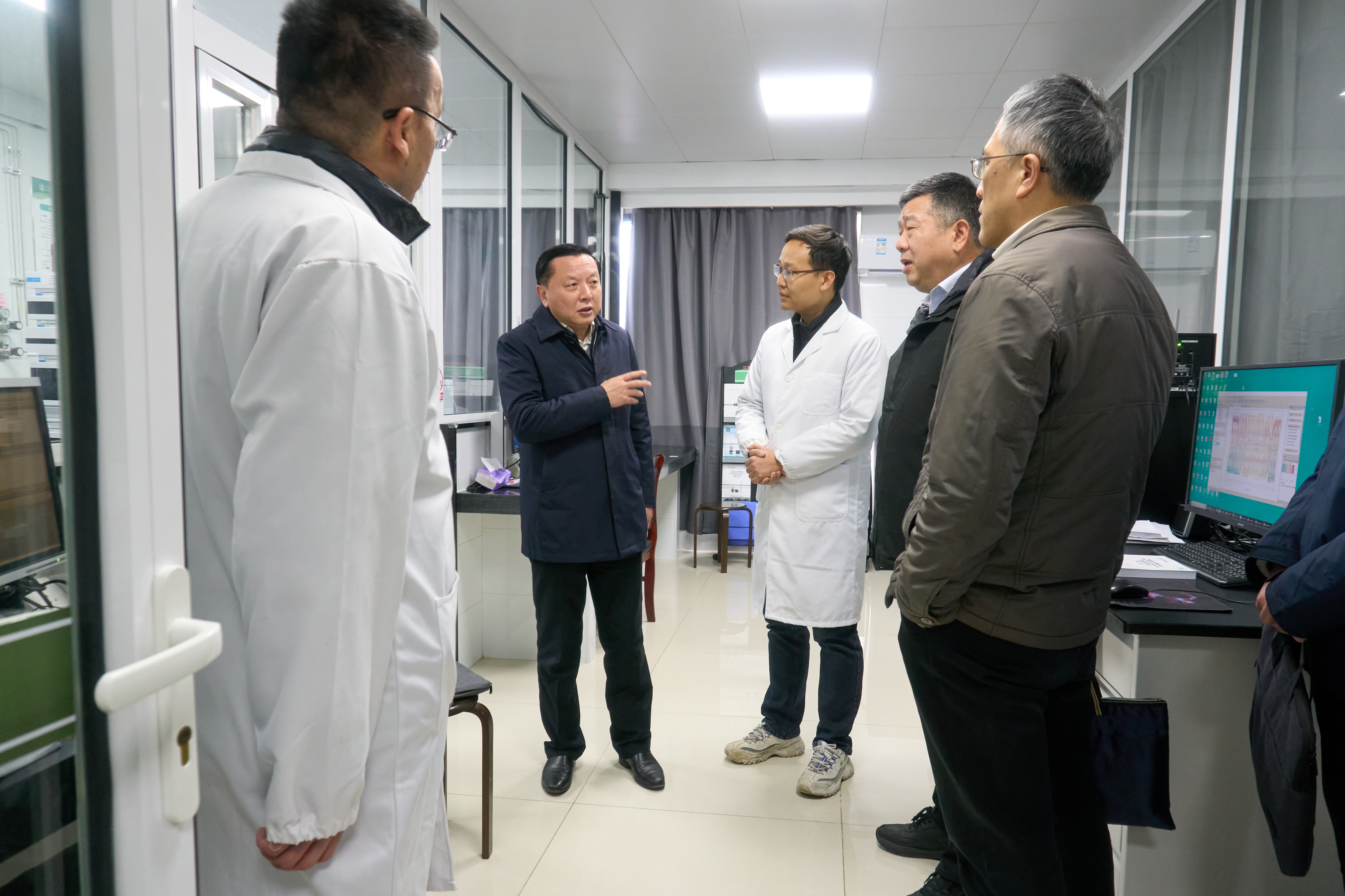 省科技厅领导来所调研-2.jpg