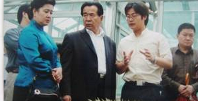 全国人大副主任铁木尔.达瓦买提及夫人