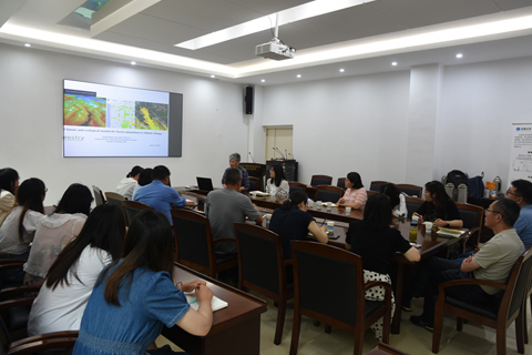 果树研究中心举办学术报告会