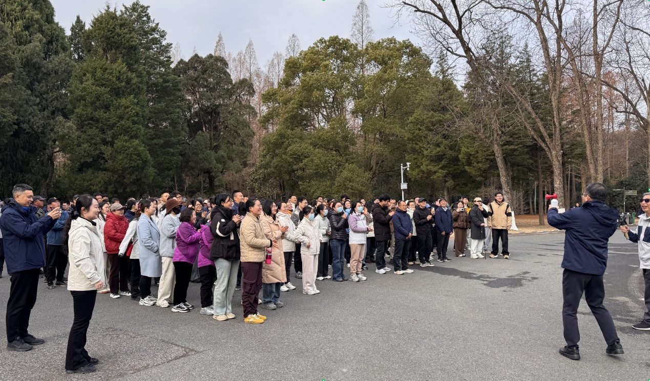 永盈彩票2025年迎新年登山活动圆满举行